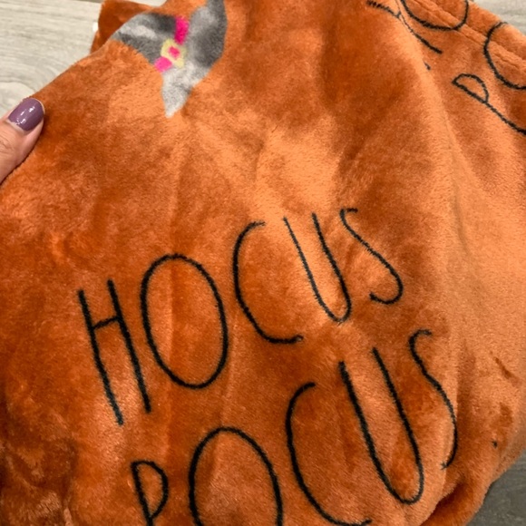 Halloween Rae Dunn Hocus Pocus throw - Picture 3 of 3